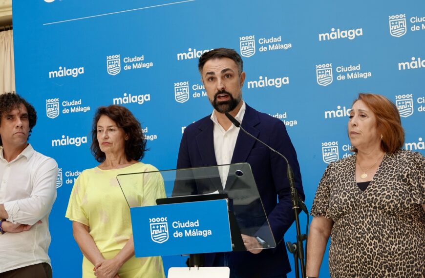 El PSOE reclama una consulta ciudadana sobre el futuro de las estatuas del Puerto de Málaga
