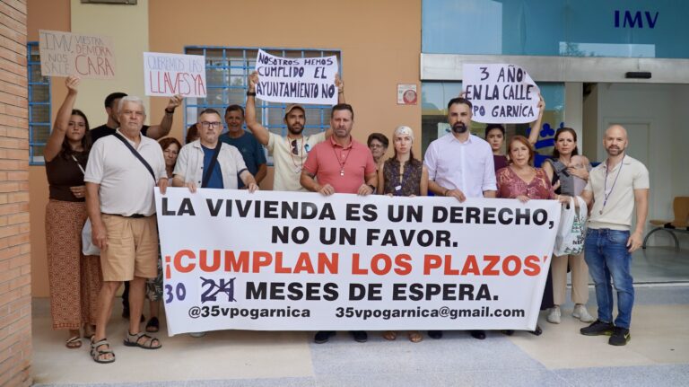 El PSOE pide explicaciones a De la Torre por los contratos con Ferson tras los retrasos de las VPO de Garnica