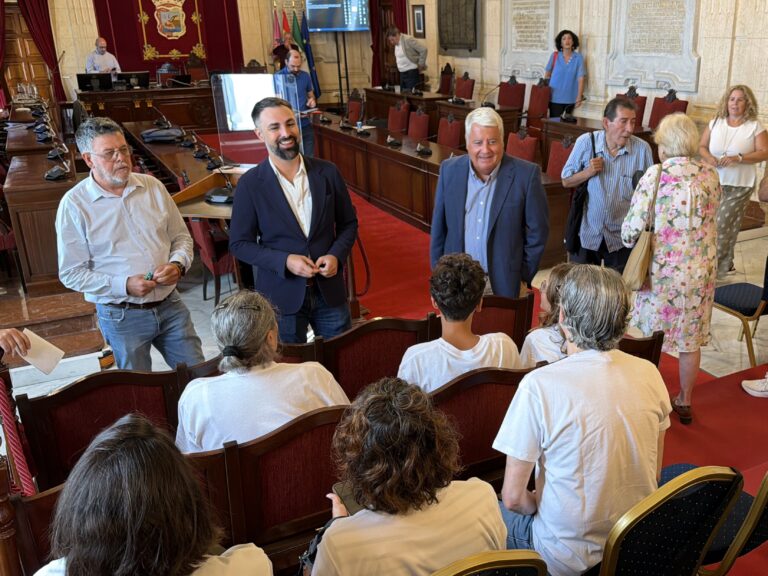 El PSOE critica la gestión de las obras de Pedregalejo y logra apoyo unánime para mejorar el acceso sur al aeropuerto