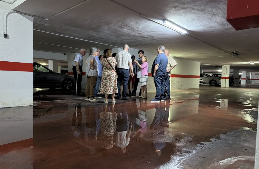 El PSOE reclama una solución a las filtraciones de agua que afectan a dos edificios de la avenida de Andalucía